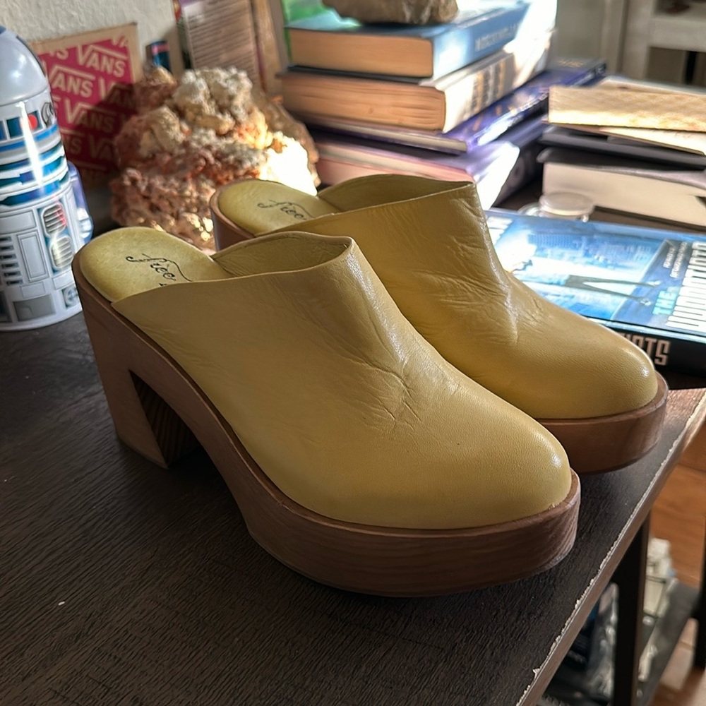 Free People Suki Marigold Leather Platform Clogs Sz-39